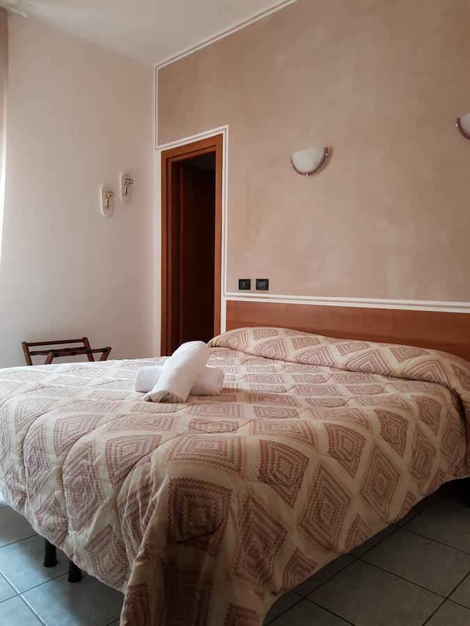 Hotel Marinoni Lomazzo Exterior foto