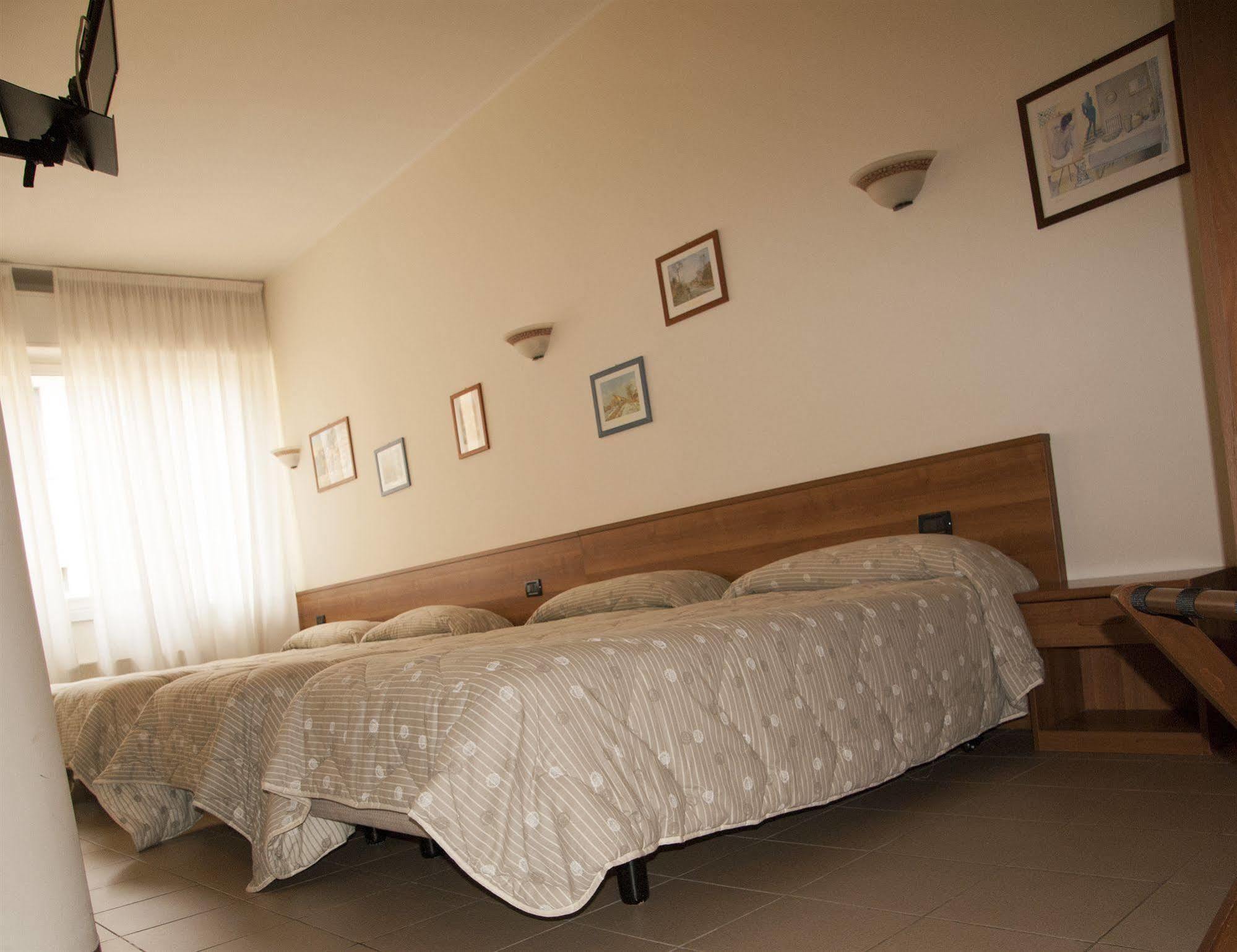 Hotel Marinoni Lomazzo Exterior foto