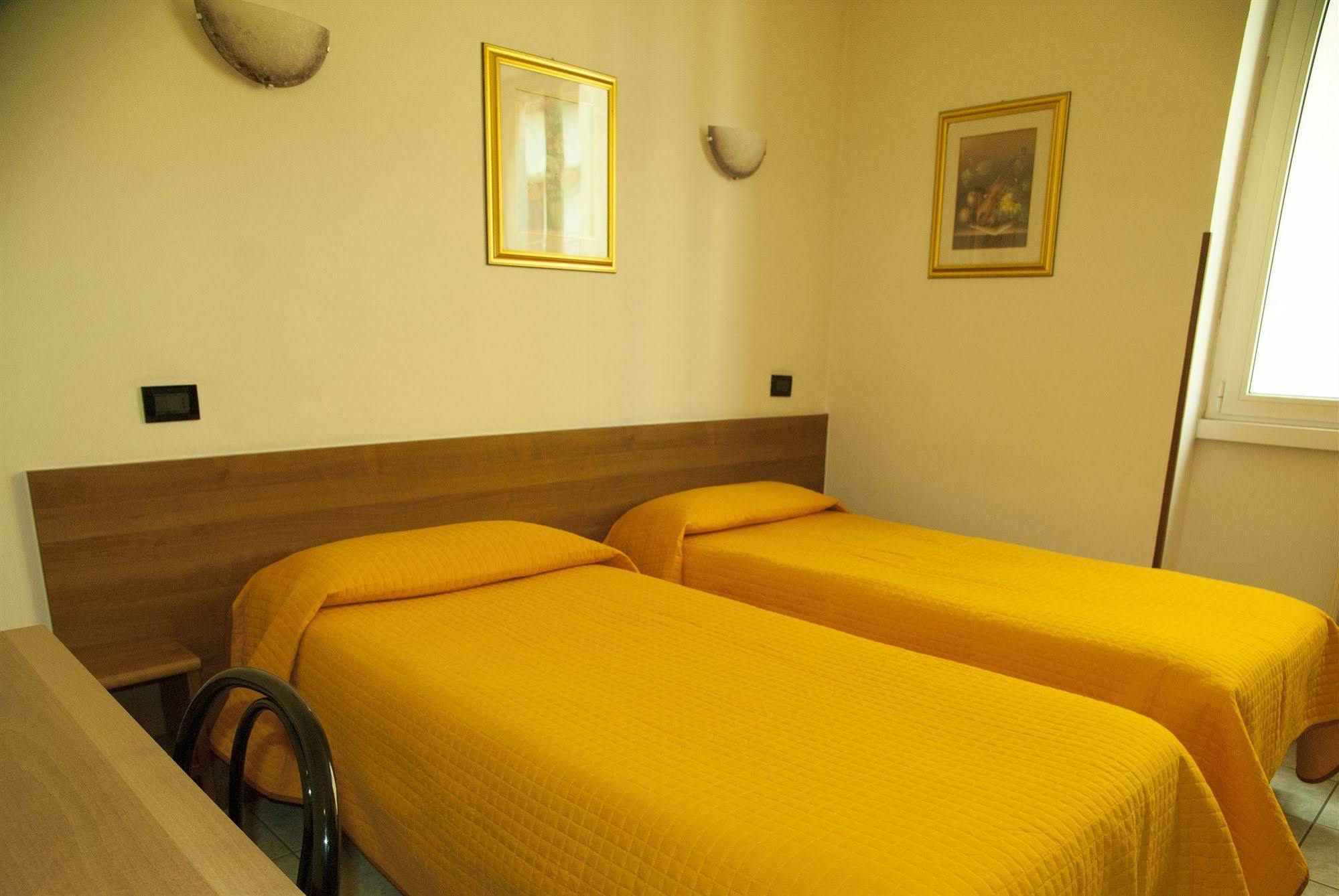 Hotel Marinoni Lomazzo Exterior foto